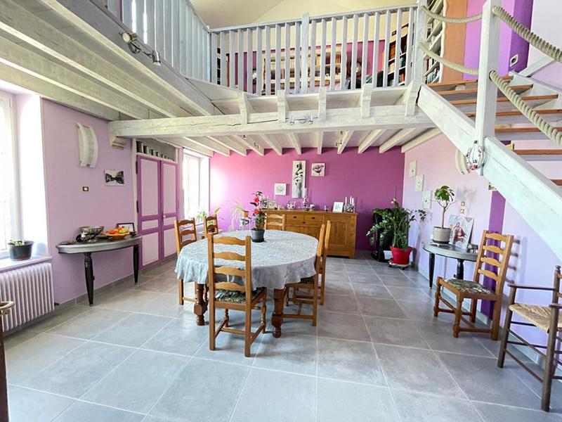 Maison - 212 m² - 8 pièces