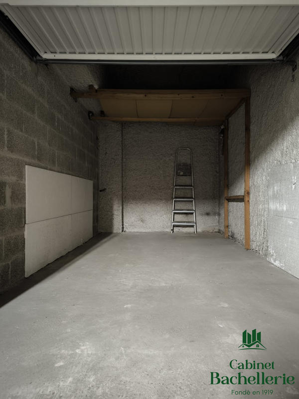 Parking / Garage - 15 m²