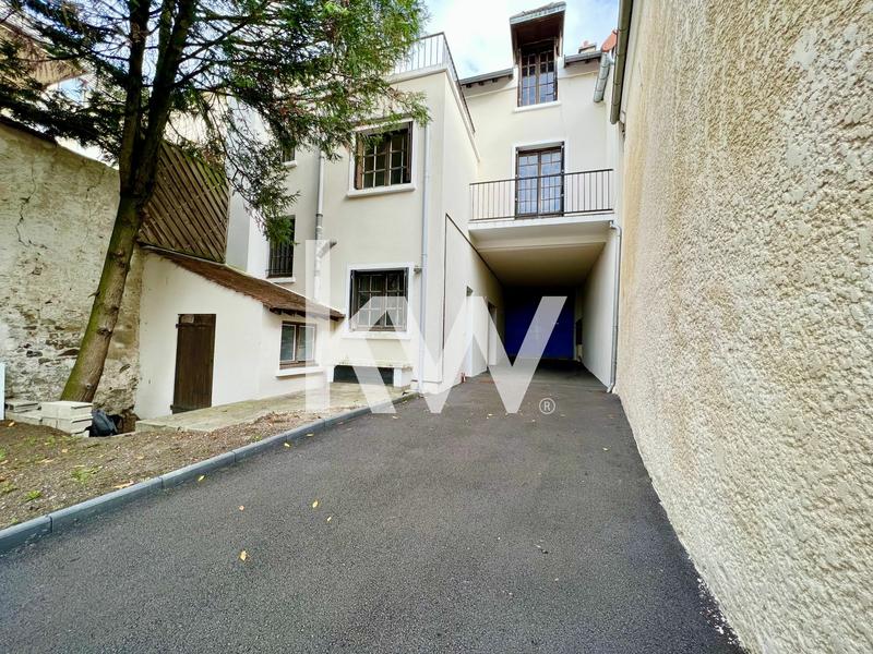 Demeure - 160 m² - 6 pièces