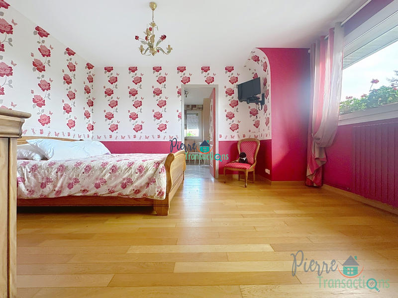 Maison traditionnelle - 199 m² - 6 pièces