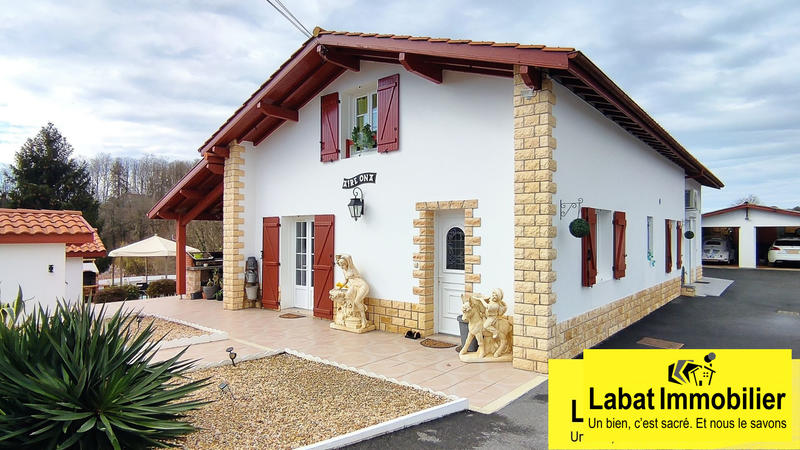 Maison - 194 m² - 9 pièces