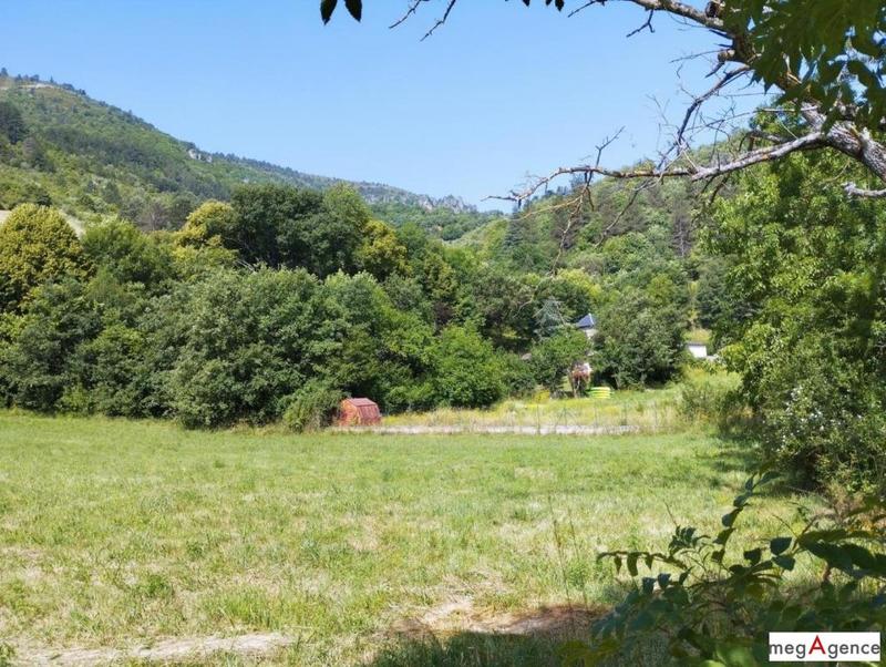 Terrain constructible - 3 096 m²