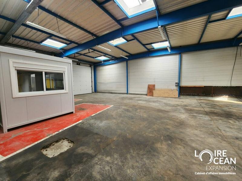 Entrepôt - 318 m²