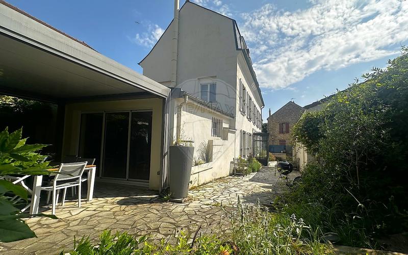 Maison - 203 m² - 7 pièces