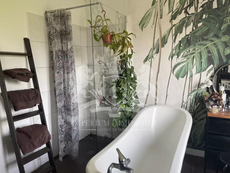 Maison - 210 m² - 8 pièces