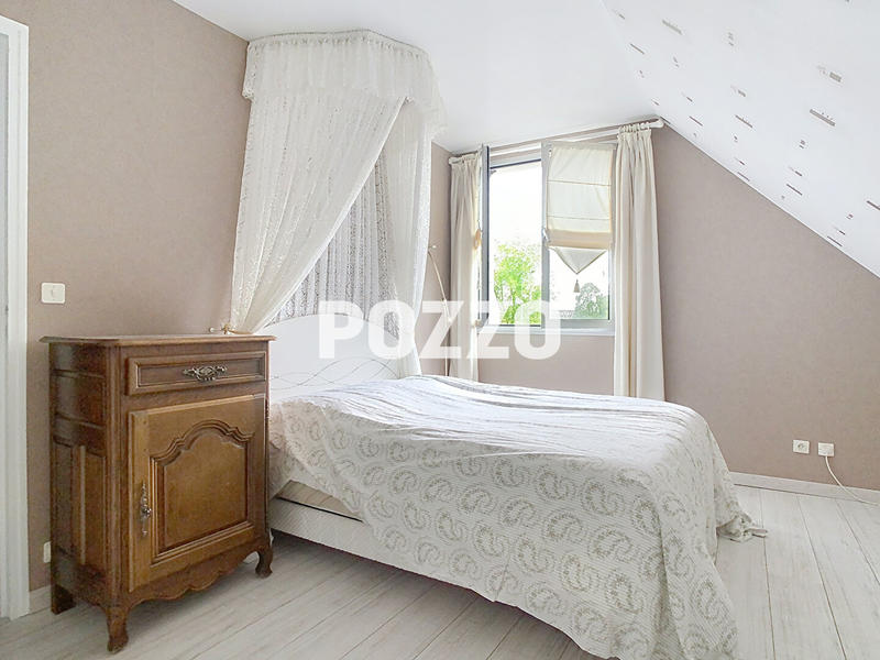 Maison - 185 m² - 10 pièces