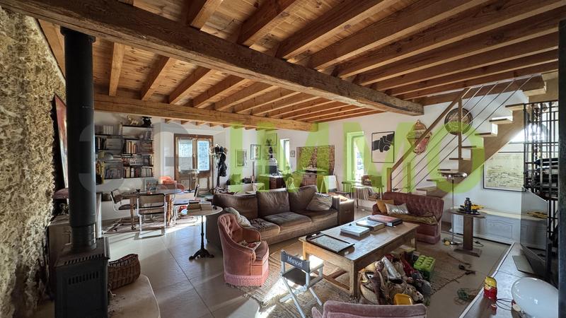 Grange - 212 m² - 6 pièces