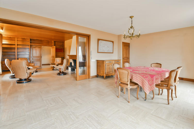 Maison - 320 m² - 10 pièces