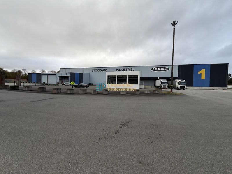 Entrepôt - 10 435 m²