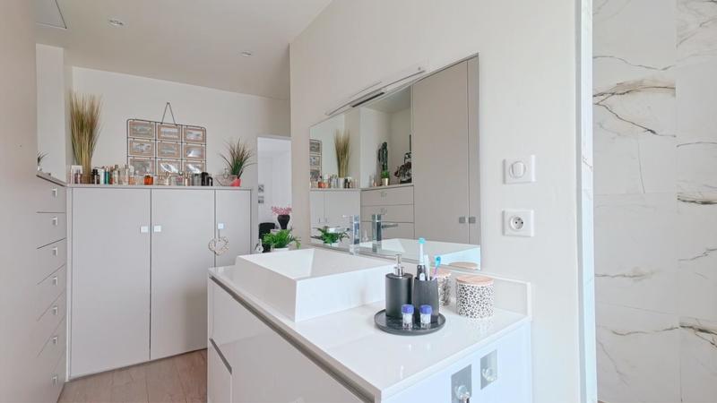 Pavillon - 225 m² - 7 pièces