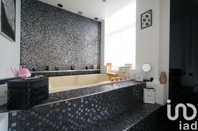 Maison - 280 m² - 7 pièces