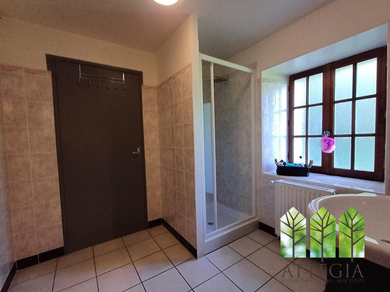 Maison - 180 m² - 5 pièces