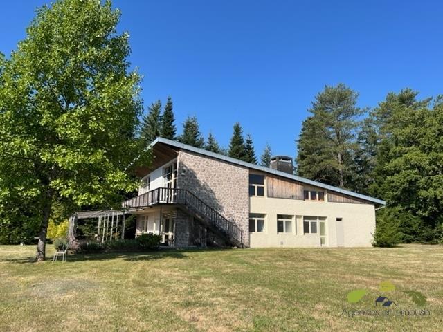 Propriété - 900 m² - 13 pièces