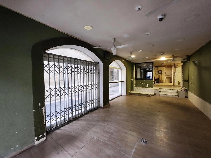 Local commercial - 149 m² - 8 pièces