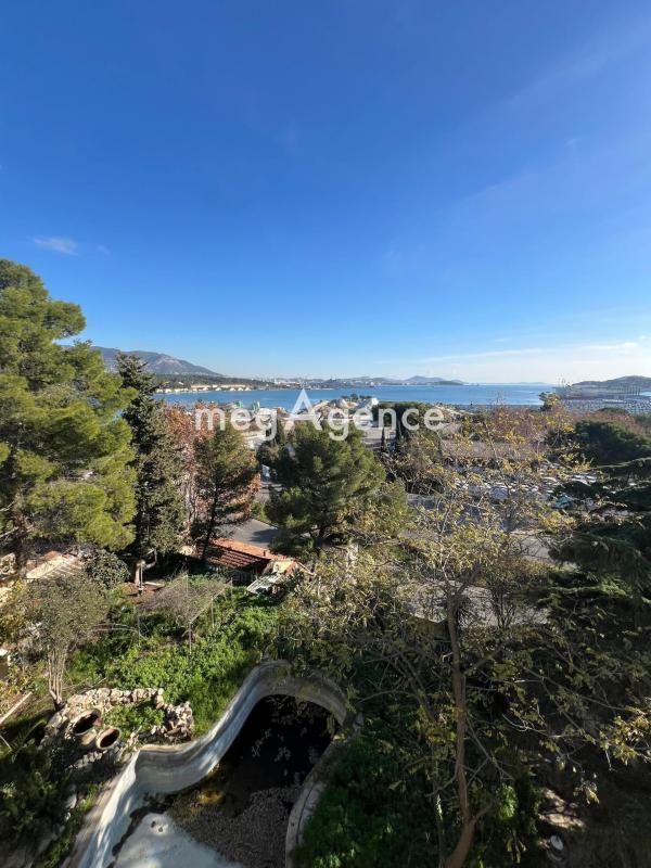 Maison - 740 m² - 18 pièces