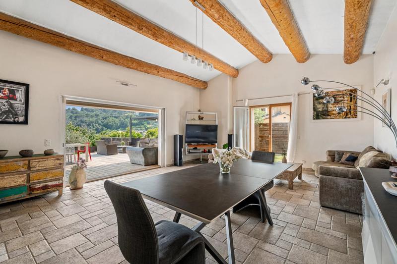 Maison - 300 m² - 4 pièces