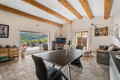 Maison - 300 m² - 4 pièces