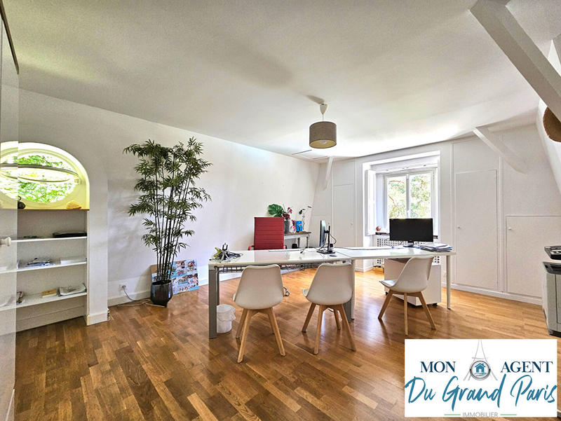 Maison - 250 m² - 8 pièces