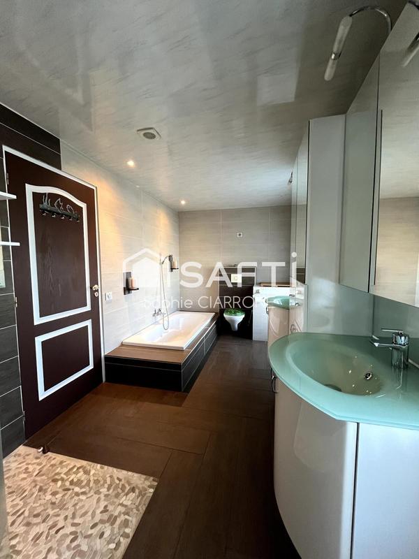 Maison - 240 m² - 7 pièces