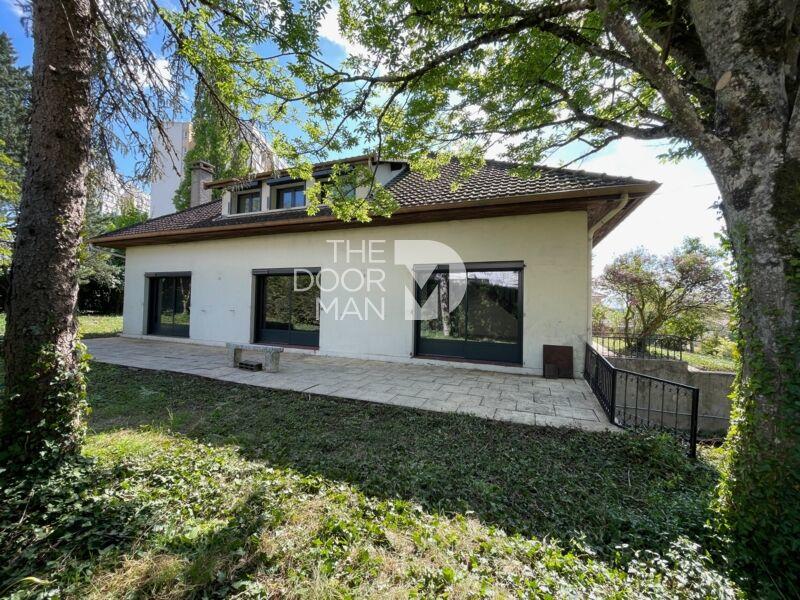 Maison - 204 m² - 5 pièces