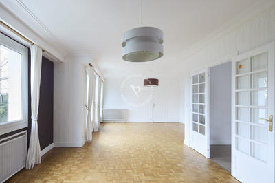 Maison traditionnelle - 196 m² - 7 pièces