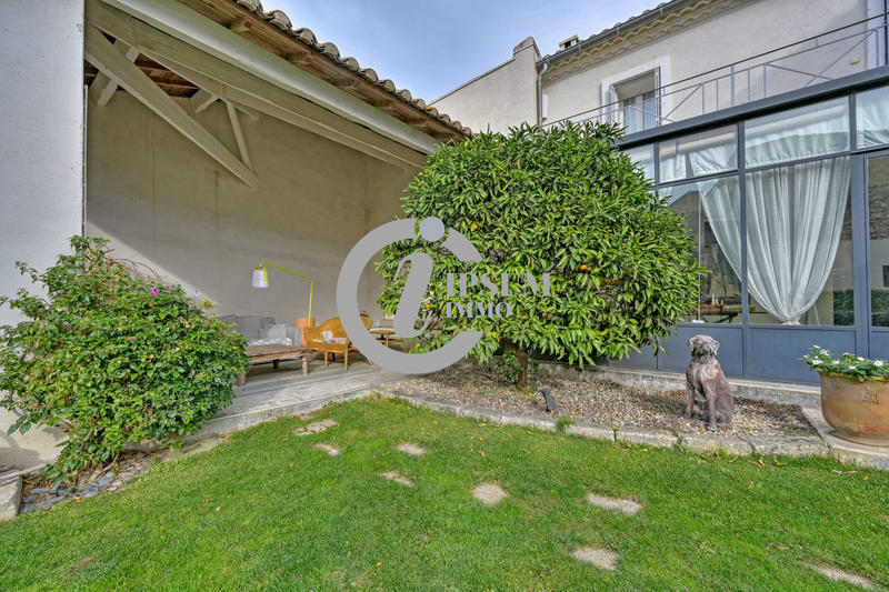 Maison - 303 m² - 6 pièces