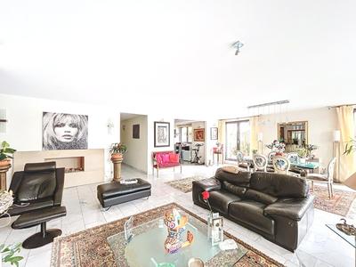 Appartement - 180 m² - 5 pièces