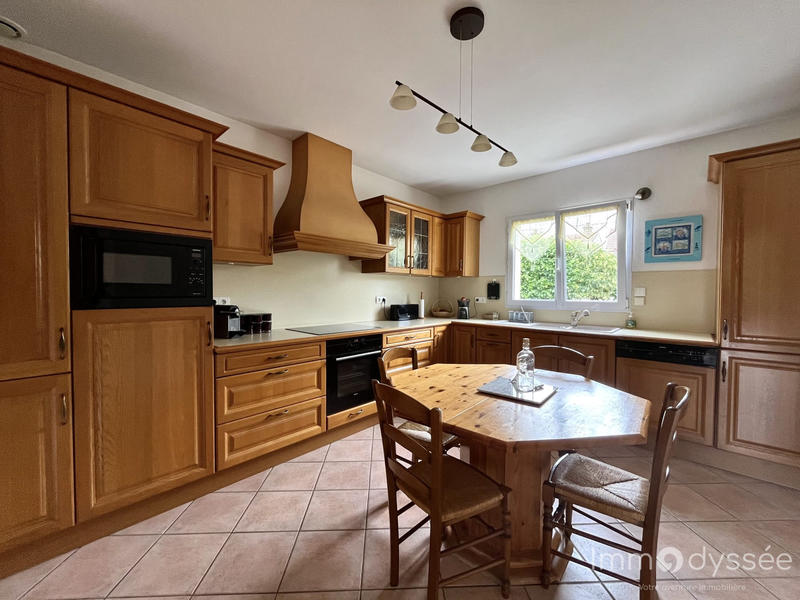 Maison - 220 m² - 7 pièces