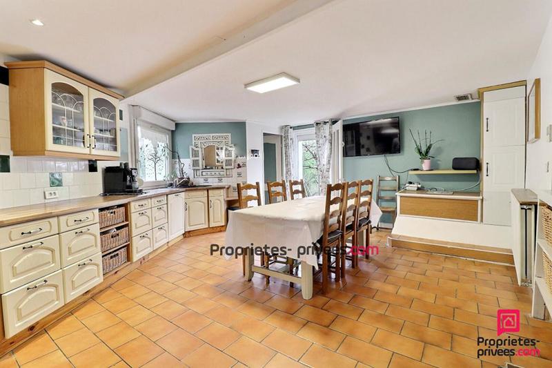 Maison - 250 m² - 8 pièces