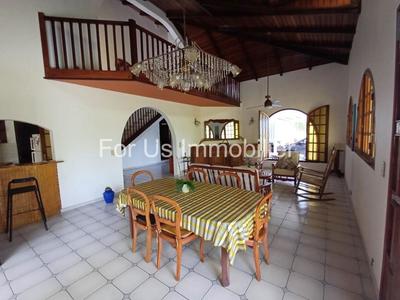 Maison - 365 m² - 9 pièces