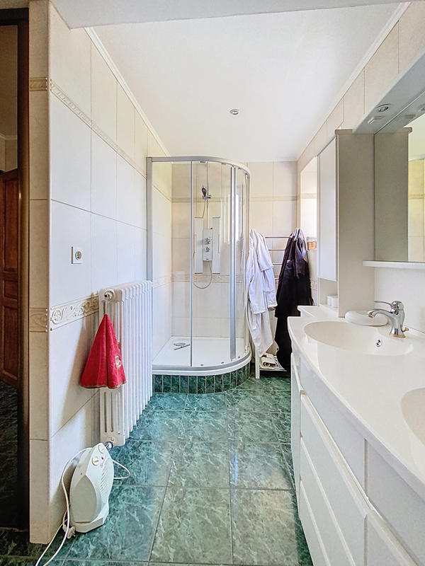 Maison - 185 m² - 8 pièces