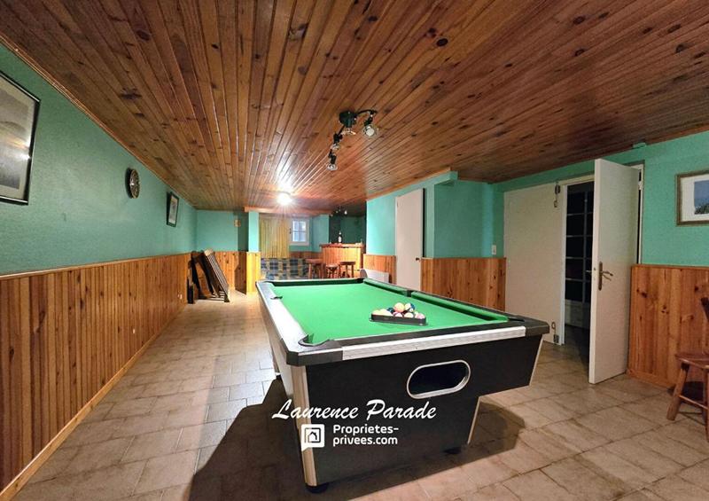 Maison - 227 m² - 7 pièces