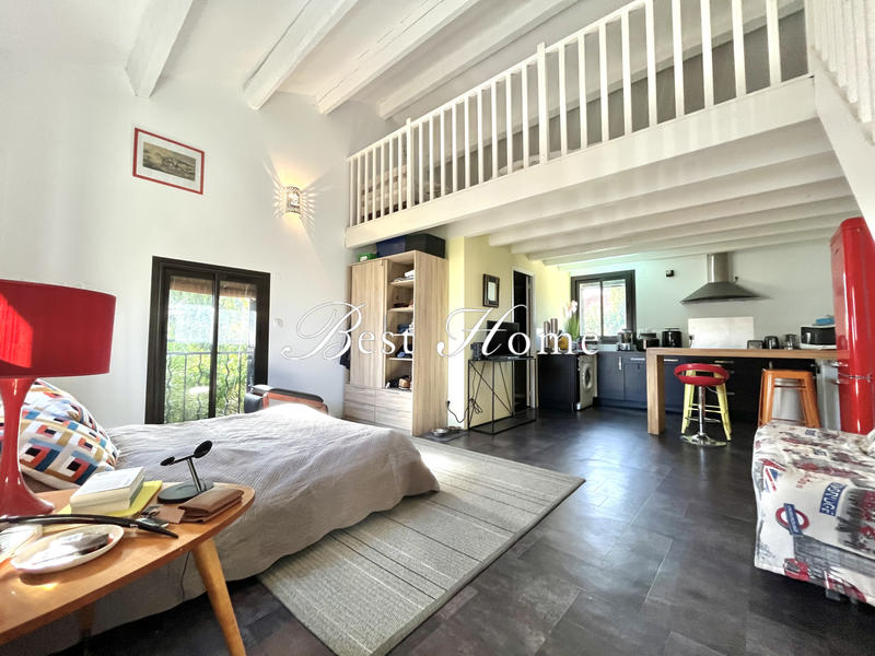 Maison - 230 m² - 9 pièces