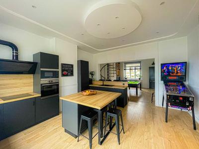 Maison - 228 m² - 7 pièces