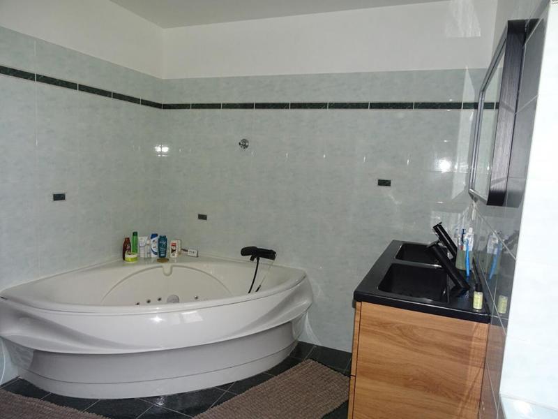 Maison - 205 m² - 7 pièces