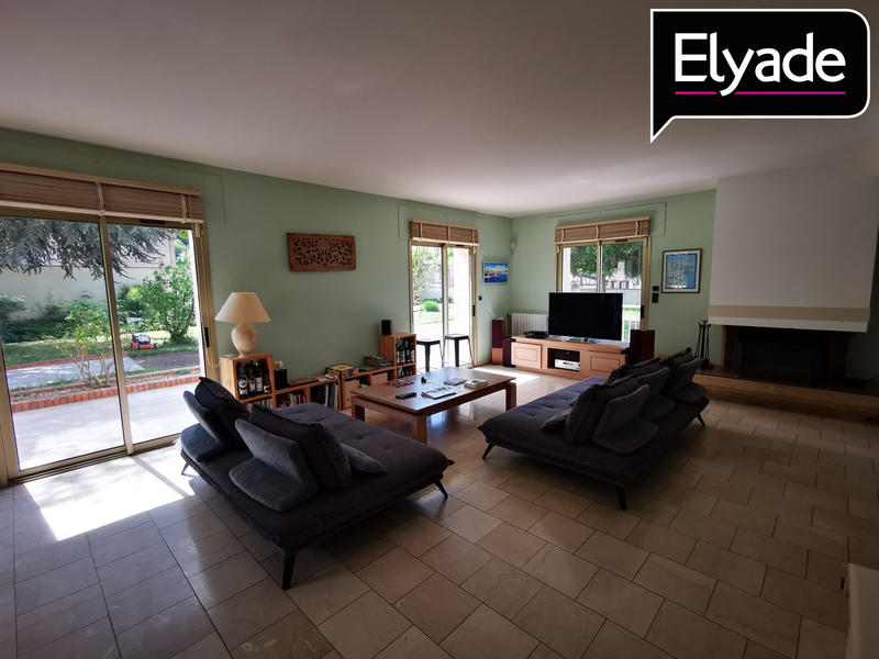 Maison - 202 m² - 6 pièces