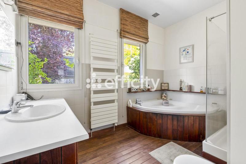 Villa - 309 m² - 12 pièces