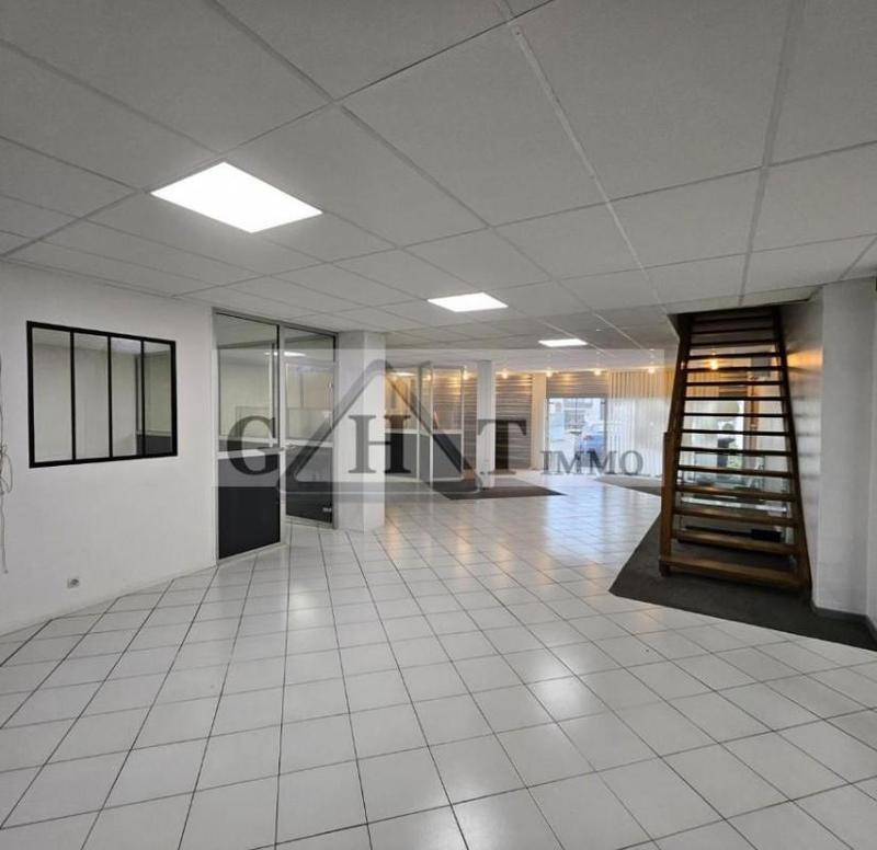 Local commercial - 311 m²