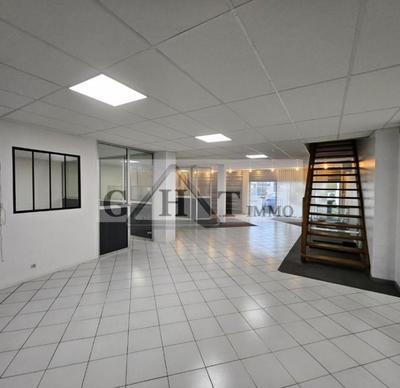 Local commercial - 311 m²