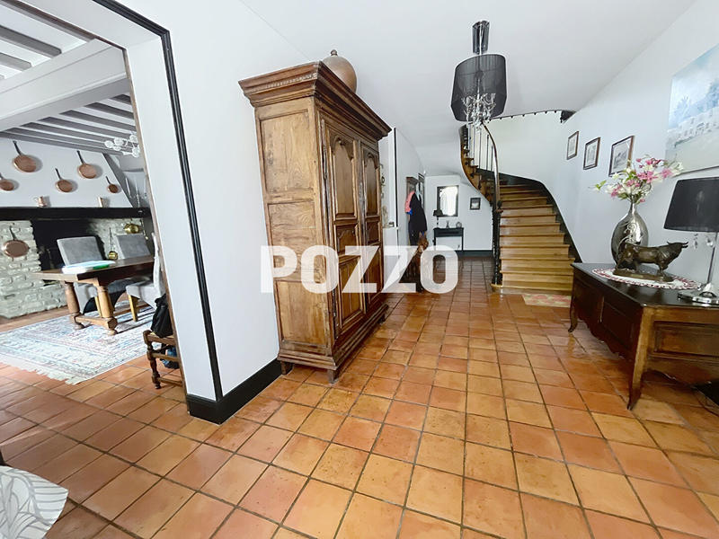 Maison - 300 m² - 15 pièces