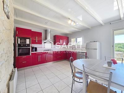 Maison - 268 m² - 9 pièces