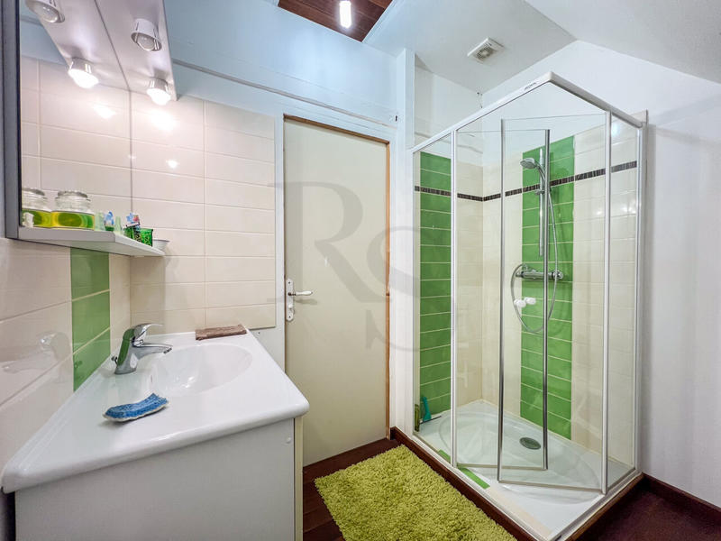 Maison - 280 m² - 9 pièces