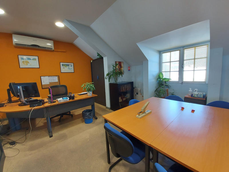 Local commercial - 150 m² - 4 pièces