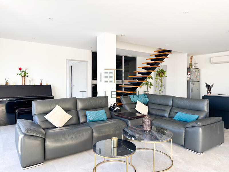 Maison - 145 m² - 8 pièces