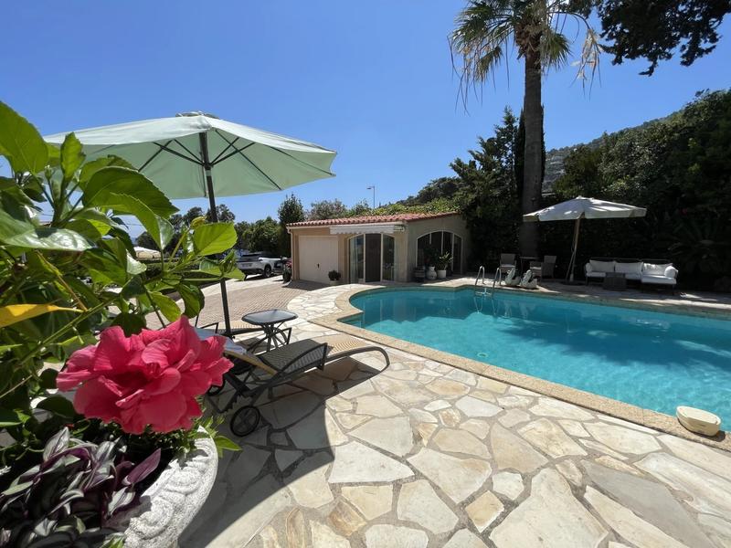 Villa - 260 m² - 6 pièces