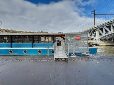 Péniche - 204 m² - 5 pièces