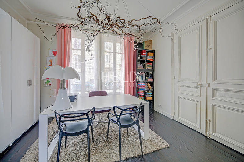 Maison - 250 m² - 8 pièces