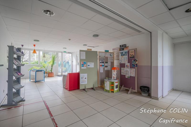 Immeuble - 1 700 m² - 46 pièces