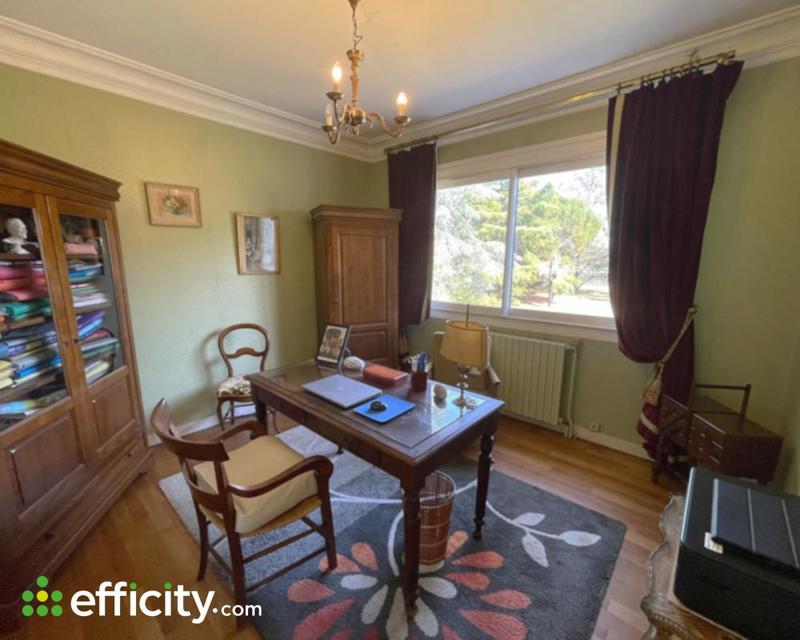 Maison - 230 m² - 11 pièces