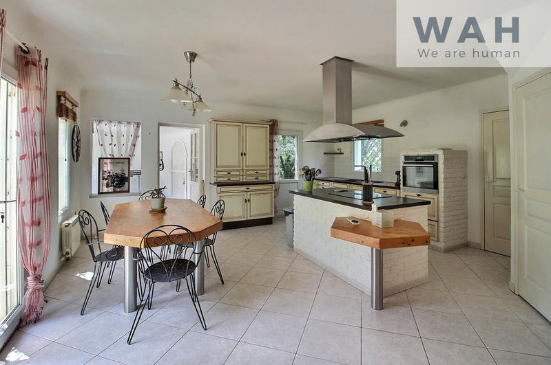 Villa - 272 m² - 6 pièces